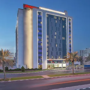 Hampton By Hilton Airport Отель